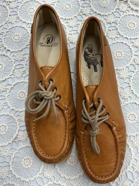 SAS Tan Leather Boat Shoes with Beige Laces